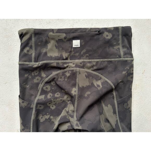 Vuori Stride Legging Womens XS Camo Oregano Green 7/8 Workout Activewear Gym - Picture 6 of 9